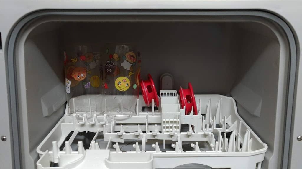食洗機対応のアンパンマンの麦茶ポットならどの食洗機にも入ります（容量700ml）